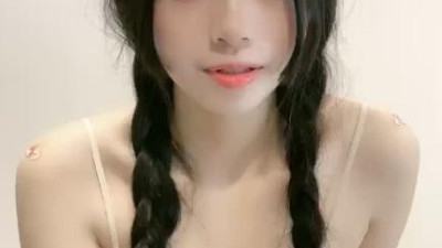 틱톡 샤오왕훙이 바다에 나갔는데, 이렇게 일품인 양갈래 꼬리를 오랜만에 보네요. [파인애플 잼] 두 개의 젖꼭지가 하얗고 동그랗습니다. 마치 두 개의 흰 토끼 같습니다! (쿨걸야동,섹트야동,쇼츠야동,한국야동)