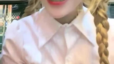  금발의 눈이 큰 여자 아나운서가 친구의 밥집을 데리고 밥을 먹다가 중간에 화장실에 가서 옷을 벗고 유혹하고, 성욕에 들뜨면 바로 친구를 화장실로 유인하여 짝짝짝! (쿨걸야동,섹트야동,쇼츠야동,한국야동)