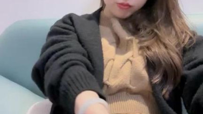  카리스마 넘치는 섹시 여신!허리를 꼬고 엉덩이를 흔들며 장난치는 유혹!검은 스타킹 랩스커트, 달걀을 깨면 보풀이 진동하고, 가냘프고 신음소리 솔솔 풍기며, 작은 구멍을 문지르는 표정이 소란스러움 (쿨걸야동,섹트야동,쇼츠야동,한국야동)