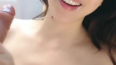  늑대 친구한테 아빠라고 부르는 일품 화냥년, 얼굴 까만 정취가 물씬 풍기는 늑대 친구, 가짜 닭과 사귀면 침을 흘리고, 소굴을 가지고 놀며 지휘를 듣는데, 표정이 매우 소란스러워요. (쿨걸야동,섹트야동,쇼츠야동,한국야동)