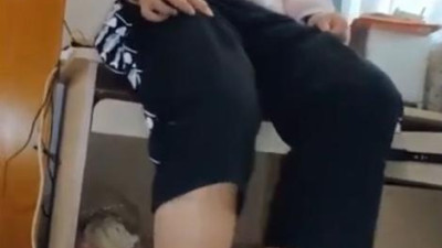  이목구비가 또렷한 00년생 여동생은 담담하게 발가벗기❤️옥족 롱다리 풋볼 마니아라면 꼭!요즘 어린 여동생은 정말 놀 줄 알고, 미소녀가 옥족한 비주얼을 즐깁니다. (쿨걸야동,섹트야동,쇼츠야동,한국야동)