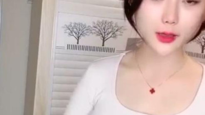  ❤❤️스키니 진의 일품 인플루언서 여신, 허리를 꼬고 엉덩이를 흔드는 게 매력, 벌거벗은 침대 위에서 찡찡, 진동봉으로 찌르고 쌕쌕 신음 (쿨걸야동,섹트야동,쇼츠야동,한국야동)