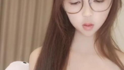 고양이 귀 안경 미소녀, 청순한 외모의 한쌍의 호유, 큰 젖을 꺼내 흔들며 예쁜 다리를 치켜들고 혈을 쪼개고, 내 엉덩이까지 커서 몸매 자랑 (쿨걸야동,섹트야동,쇼츠야동,한국야동)
