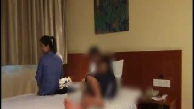  사장님 D형 게스트하우스 약톡 성격 해맑고 웃는 KK양 날씬한 몸매 민국 여학생복 흰 스타킹 골라서 껴안고 날 헐떡이고 신음하고 이런저런 짓궂은 걸 남편이라고 합니다 (쿨걸야동,섹트야동,쇼츠야동,한국야동)