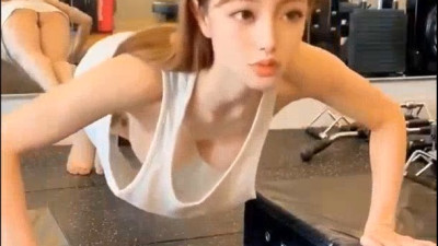 《[트위터야동]알몸으로 헬스하는 미녀 》 (쿨걸야동,섹트야동,쇼츠야동,한국야동)