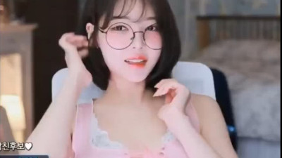 트위터-섹시한 발바닥 보여주는 bj아윤 (쿨걸야동,섹트야동,쇼츠야동,한국야동)