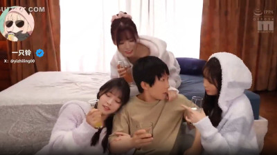 트위터-3명의 미녀들에 둘러싸여 좋은 시간을 보내는 아저씨 (쿨걸야동,섹트야동,쇼츠야동,한국야동)